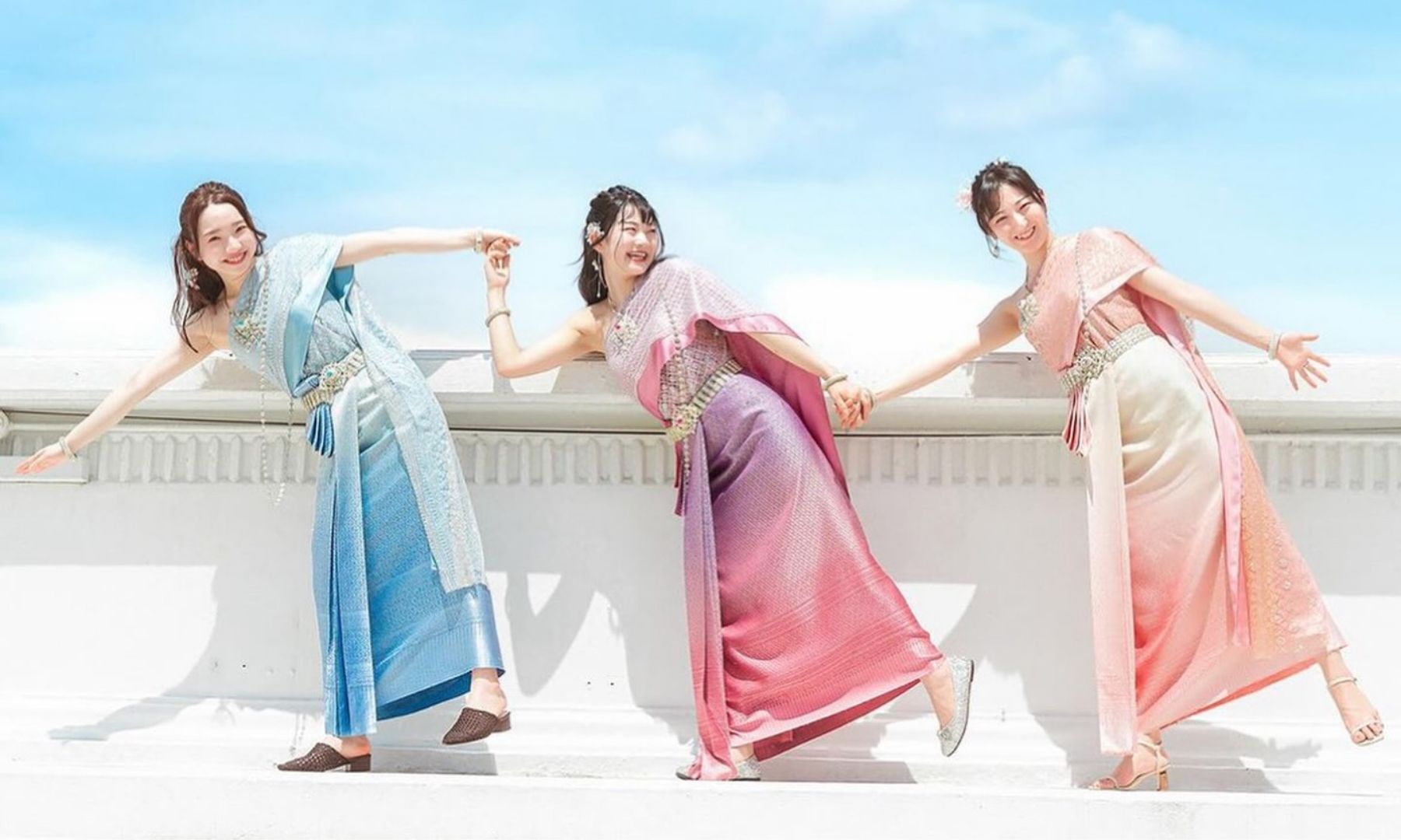 タイ民族衣装で「ワット・アルン」観光